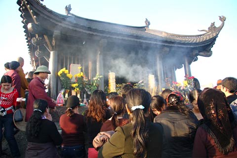 Going to pagoda on the Lunar New Year is Vietnamese people’s good cultural traditional